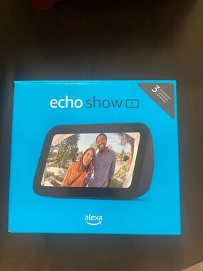 Echo Show 5 - NIB 5.5” smart display plus Alexa